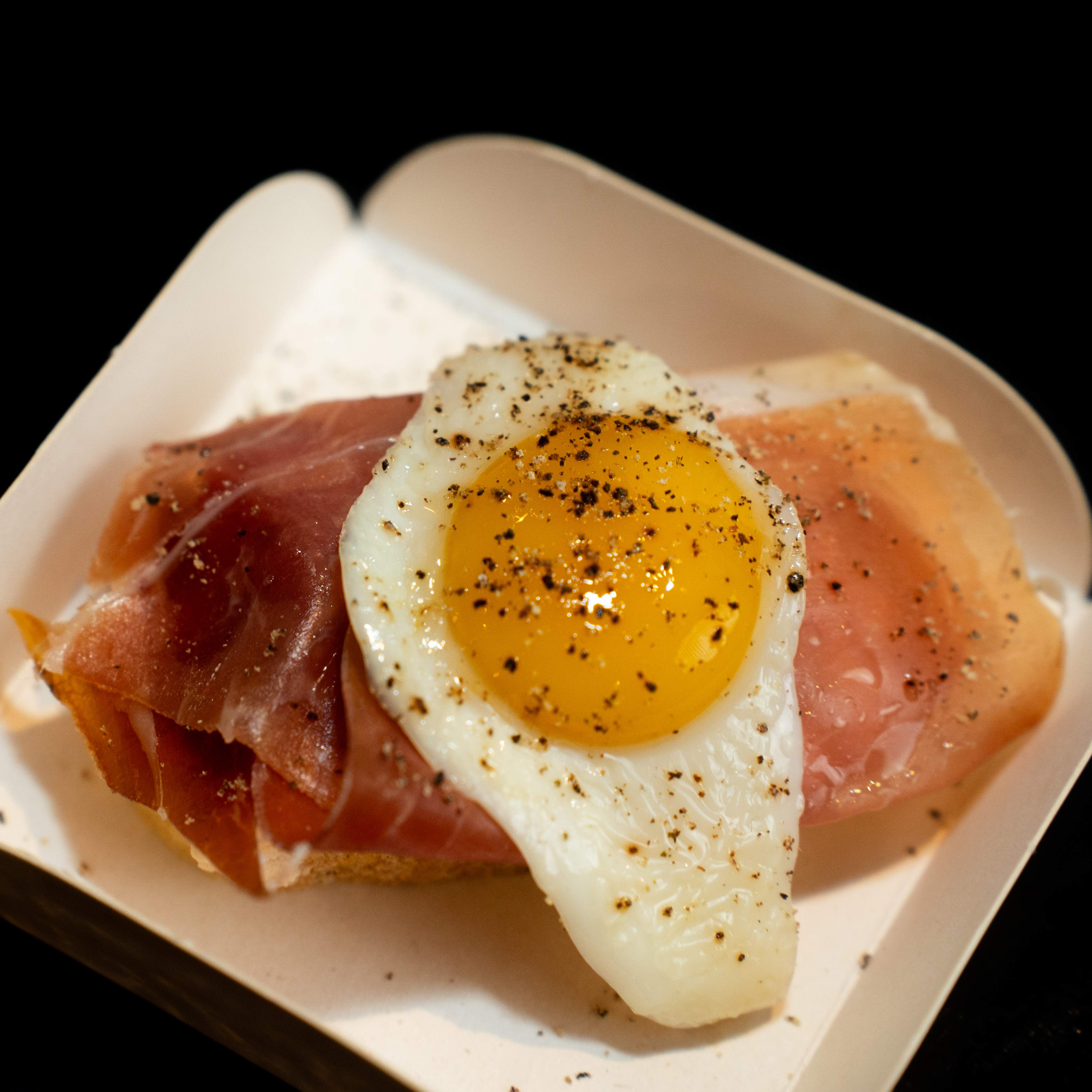Tapenade de Tomate / Jambon Cru & Oeuf de Caille